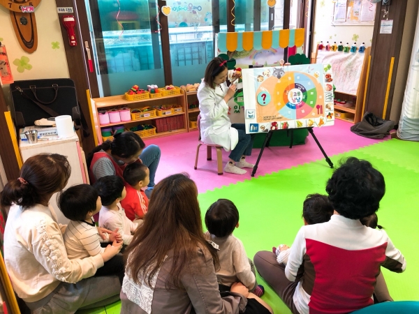 대전광역시 중구어린이급식관리지원센터의 ‘학부모 참관 프로그램’ 모습