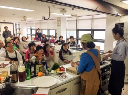 금산군의 '깻잎 요리교실' 수업 모습