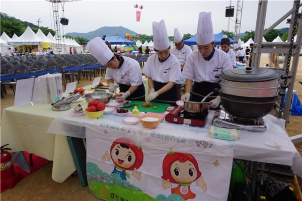 경기광주시센터의 ‘퇴촌토마토 요리경연대회’ 참가 모습