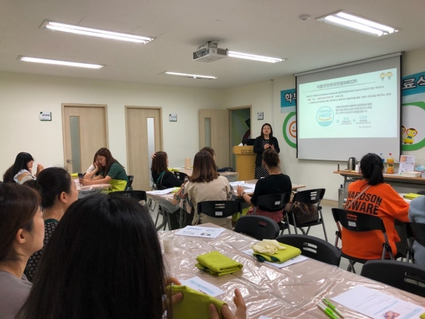 인천남동구센터의 ‘학부모 식생활 아카데미 4기’ 교육 모습