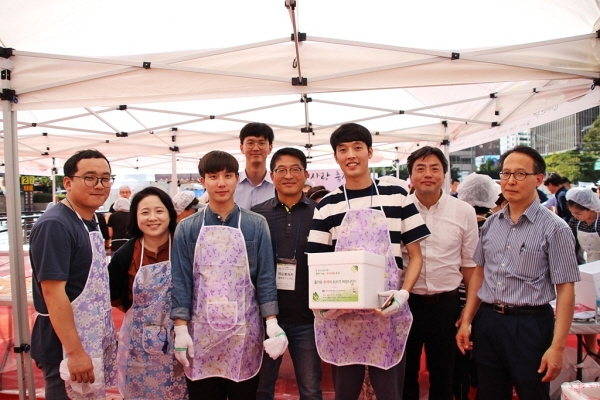 2018 행복나눔 김차사랑 축제 봉사활동에 참가한 aT 임직원