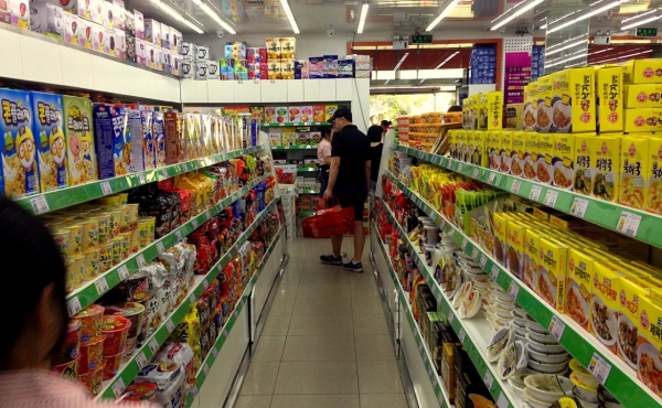 그동안 분리되어 운영됐던 식품표시제가 지난 14일부터 통합운영되고 있다. 사진은 한 대형마트 모습.(사진은 특성사실과 관련없음)