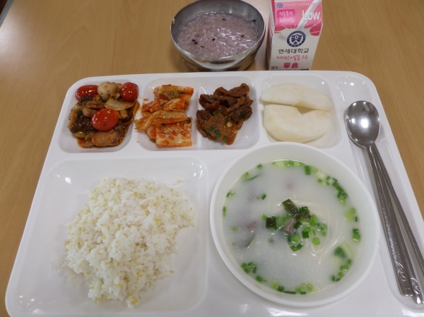 기장친환경쌀밥, 한우설렁탕, 시래기닭버터구이, 무장아찌, 배추김치, 친환경배