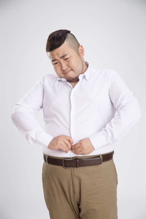복부비만을 가진 사람은 정상 허리둘레의 사람보다 고혈압, 이상지질형증, 관절염 등에 있어 취약한 것으로 나타났다.