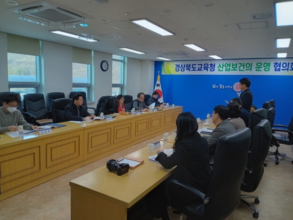 경북교육청이 올해부터 산업보건의를 기존 4명에서 5명으로 확대해 운영하기로 했다. 