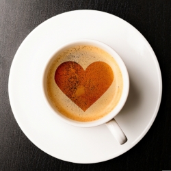 하루에 2~3잔 이상 커피를 마시면 부정맥이나 심혈관 질환 예방 효과가 높다는 연구결과가 나왔다.