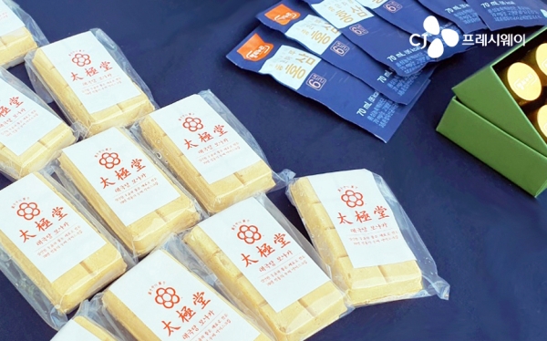 CJ프레시웨이와 태극당이 지난 5월 31일 진주시 사회복지종사자 체육대회 현장에 전달한 모나카 아이스크림.