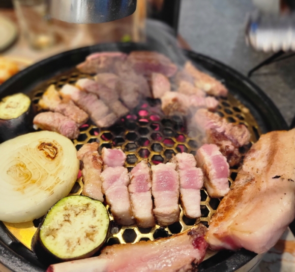 국산돼지품종인 '난축맛돈' 고기 구이.