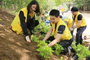 아워홈, 임직원이 함께 ‘서울숲가꾸기’ 봉사활동