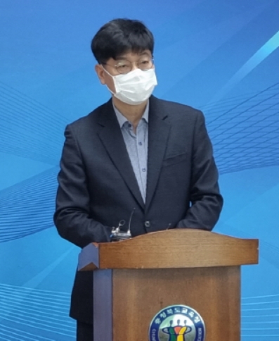 충북교육청 이종수 기획국장이 충북도의 일방적인 무상급식 합의 파기에 대해 입장을 밝히고 있다.<br>