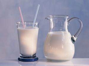 영양가치 측면서 우유가 식물성 음료 보다 높아